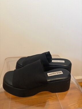 Steve Madden Black Platform Slides